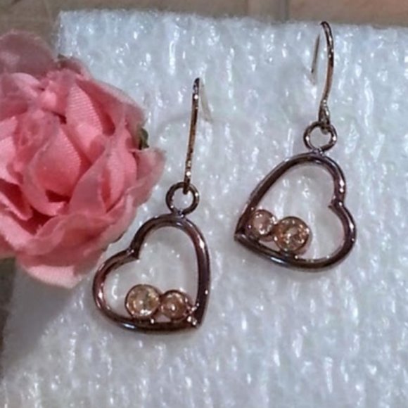 Sensitive Ears dangle heart shape 2 cz earrings - Picture 1 of 4